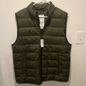 Gap women’s large green puffer vest. NWT